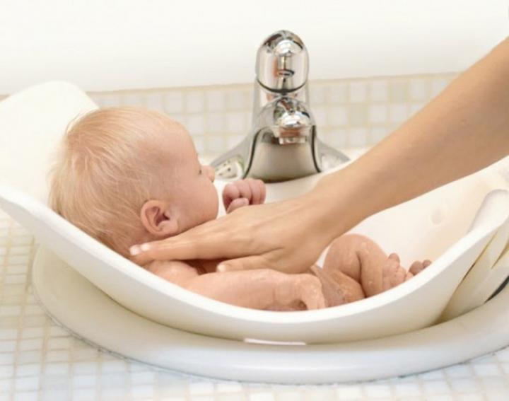 Regalos para recién nacidos: bañera para el lavabo Puj Tub