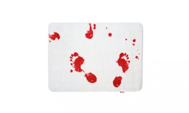 Alfombra de ba&ntilde;o sangrienta