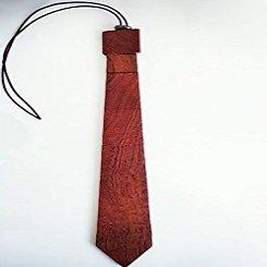 Corbata de madera Izgut