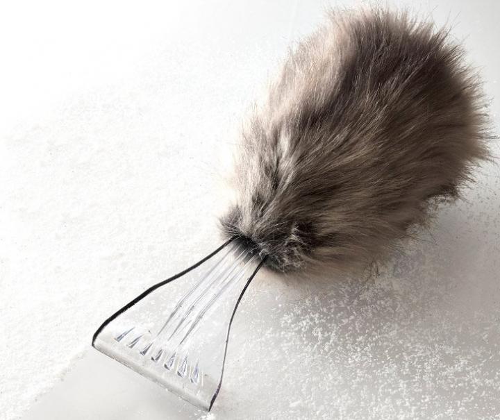 Divertido rascador de hielo con pelo