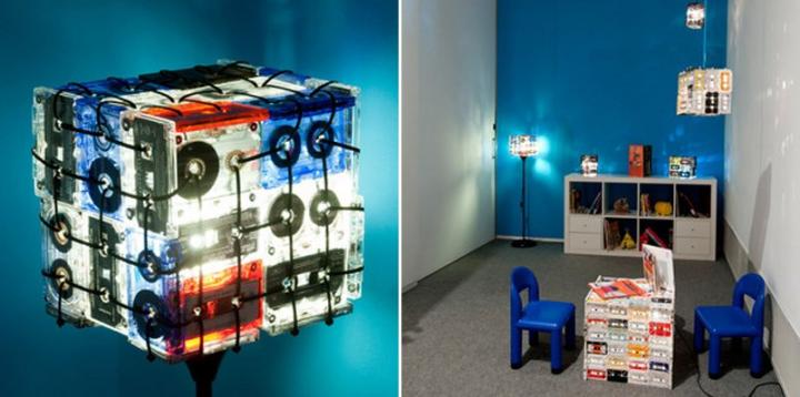 L&aacute;mpara retro con cassettes