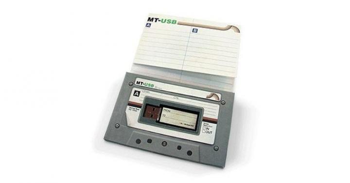 Pendrive con forma de cinta de cassette