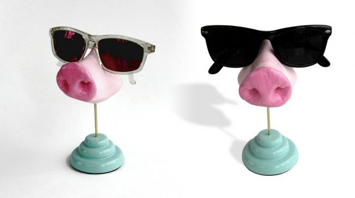 Sujeta gafas con nariz de cerdo